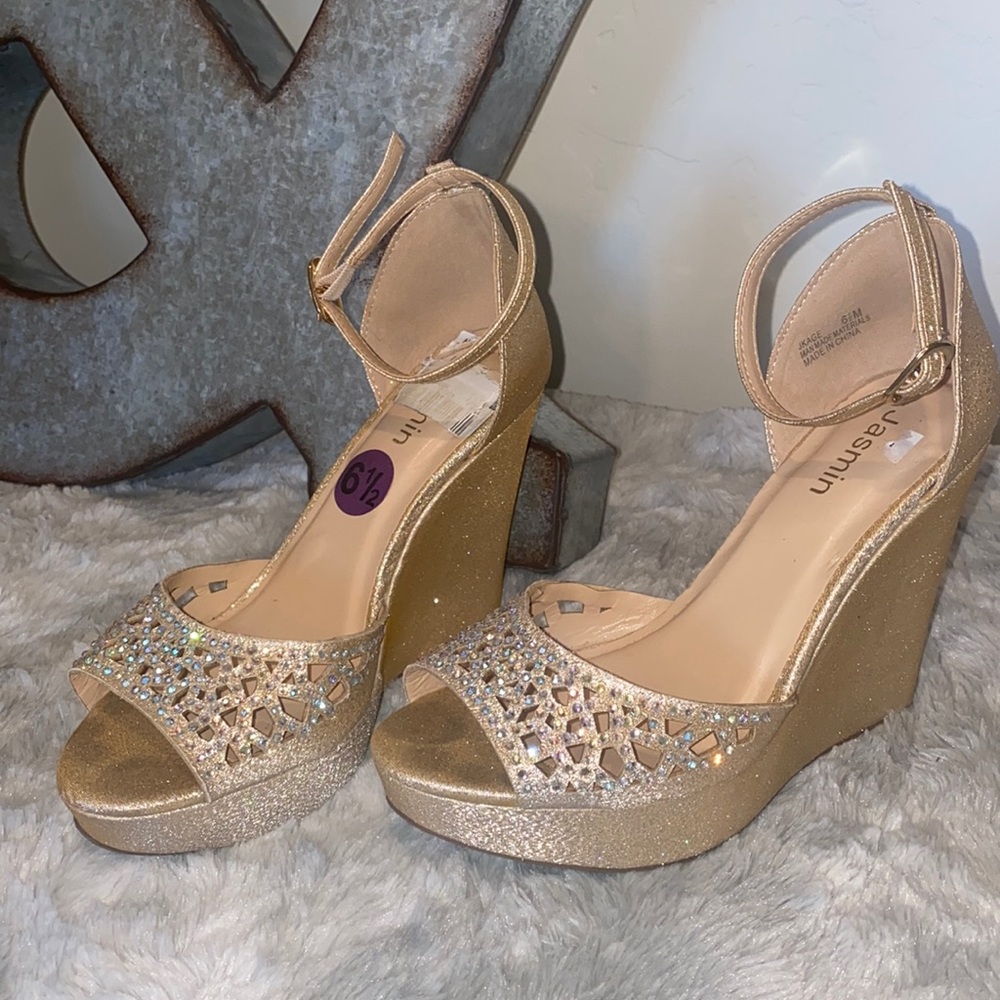 Jasmin Wedge 6.5. Ankle strap. Sparkle time!!